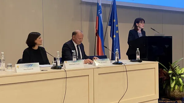 Bernardin, Dnevi duševnega zdravja, Jože Ruparčič (na sredini), za govornico Ana Polutnik