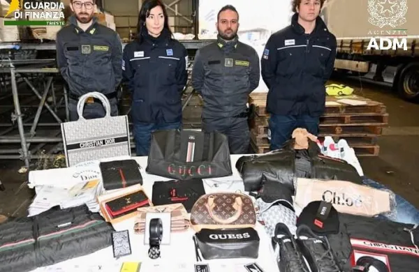 zaseg ponarejenih oblačil in modnih dodatkov Trst