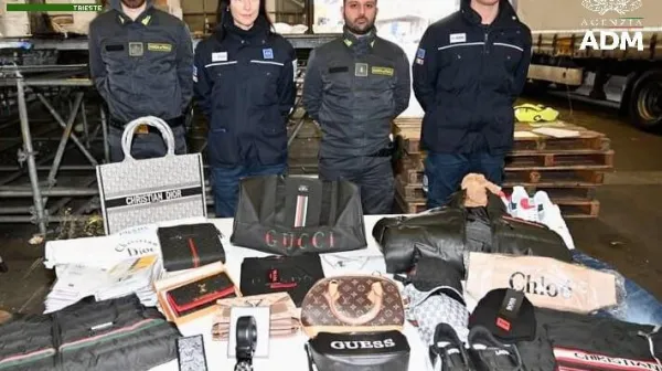 zaseg ponarejenih oblačil in modnih dodatkov Trst