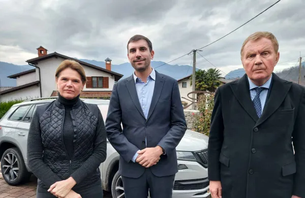 vlada, ministri, Posočje, Tolmin, od leve - Alenka Bratušek, Alen Červ