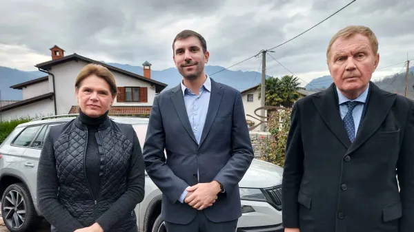 vlada, ministri, Posočje, Tolmin, od leve - Alenka Bratušek, Alen Červ
