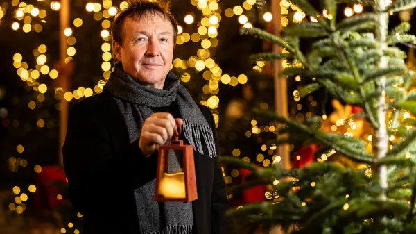 S skladbo Jelka Dani Gregorc tako vstopa v praznični čas.