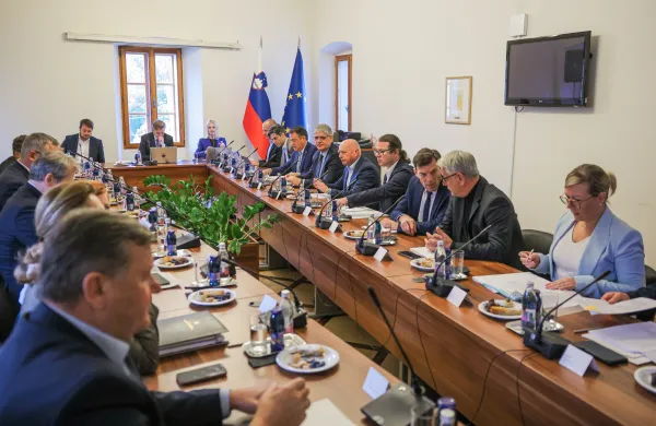 Vipava, Dvorec Lanthieri.Vladni obisk goriske regije.Seja vlade RS.