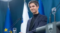 Minister za delo, družino, socialne zadeve in enake možnosti Luka Mesec na novinarski konferenci po seji vlade.