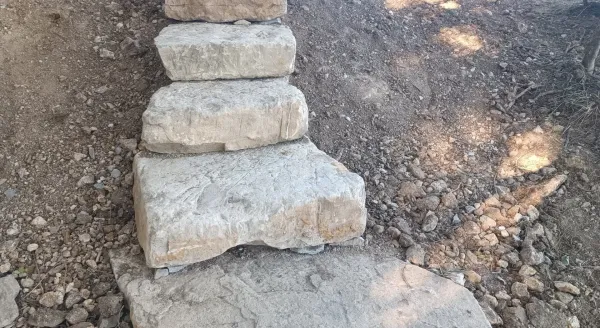 dostop v Mesečev zaliv, Zaliv sv. Križa, nova kamnita pot