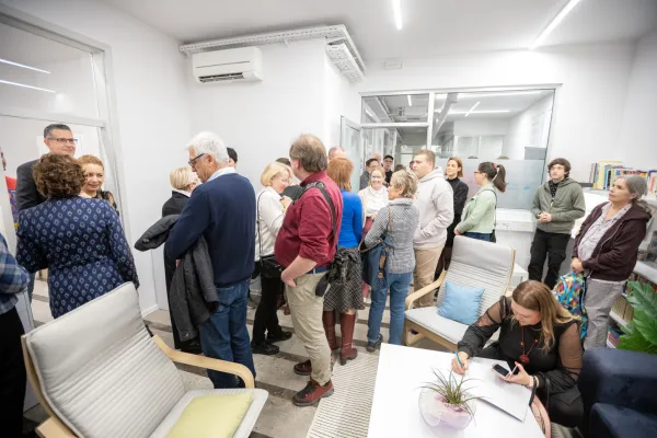 Prostore zavoda na Čevljarski ulici v sredi&scaron;ču Kopra so obiskovalci napolnili do zadnjega kotička.