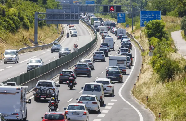 Bertoki, 19.6.2025Hitra cesta Bertoki-Koper, Promet, prometni zastoji, kolona, turizem