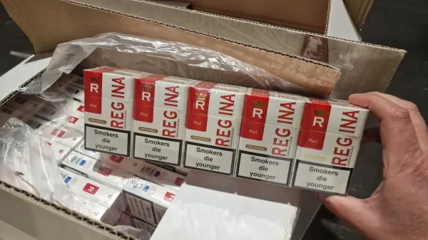 Zasegli zabojnik, poln neprijavljenih cigaret