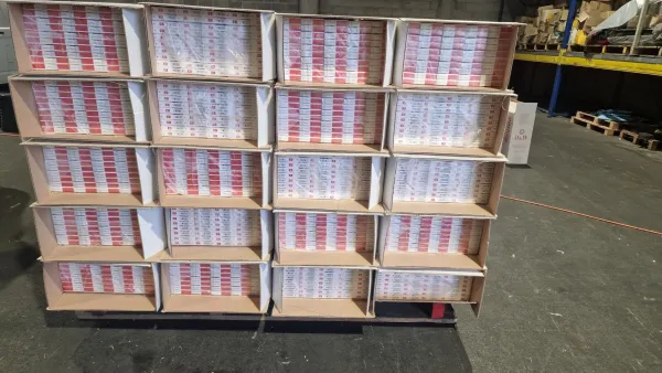 Zasegli zabojnik, poln neprijavljenih cigaret