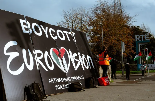Boycott Eurovision Artwashing s Israel placard durng a protest outside the main gate of RTE, the main Irish national television and radio broadcaster, in Dublin, Ireland on November, 1st 2025. The protest was aiming at boycotting Israel from entering the Eurovision Song Contest. This was part of a European wide day of action organised by the Palestinian BDS Movement.Hamil_Palestinian_support_Eurovision_boycott_RTE_Ireland, Dublin, Ireland - 01 Nov 2025,Image: 1049677231, License: Rights-managed, Restrictions:, Model Release: no, Credit line: Annabelle Hamil/ZUMA Press Wire/Shutterstock Editorial/Profimedia