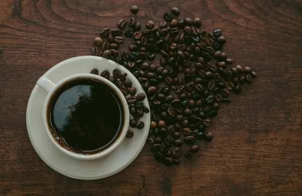 Tri, &scaron;tiri skodelice kave na dan? Nič hudega. Vse bolj se prepoznavajo pozitivni učinki kave.