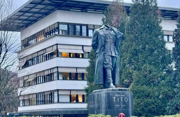 Kip voditelja nekdanje SFR Jugoslavije so v Velenju postavili leta 1999