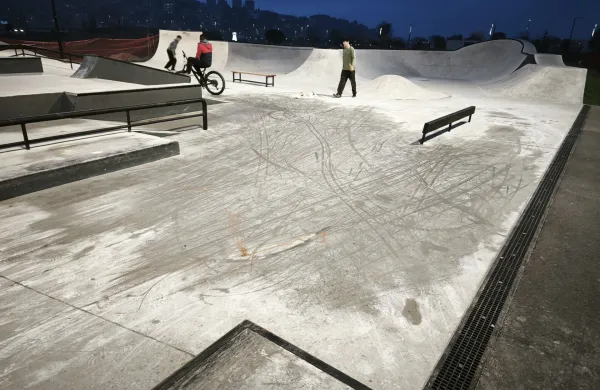 Skate park uničuje kombinacija mladostni&scaron;kega vandalizma in slabega vzdrževanja