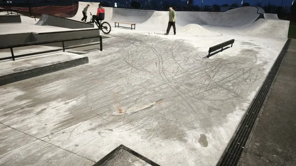 Skate park uničuje kombinacija mladostni&scaron;kega vandalizma in slabega vzdrževanja