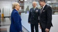 Ljubljana, ministrstvo za obrambo.Predsednica republike in vrhovna poveljnica obrambnih sil Natasa Pirc Musar je skupaj z ministrom za obrambo Borutom Sajovicem in nacelnikom Generalstaba Slovenske vojske generalpodpolkovnikom Robertom Glava&scaron;em na videokonferenci nagovorila pripadnice in pripadnike Slovenske vojske, ki delujejo v mednarodnih operacijah in misijah v tujini.