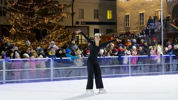 Uvod v praznični čas privabil &scaron;tevilne obiskovalce