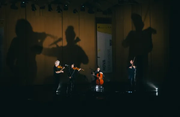 Radio.String.Quartet.: Cross-over z godalnim kvartetom