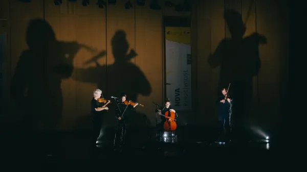 Radio.String.Quartet.: Cross-over z godalnim kvartetom