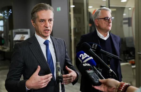 Trbovlje, DEWESoft.Izjava za medije po vladnem obisku v podjetju DEWESoft.Predsednik vlade Robert Golob.