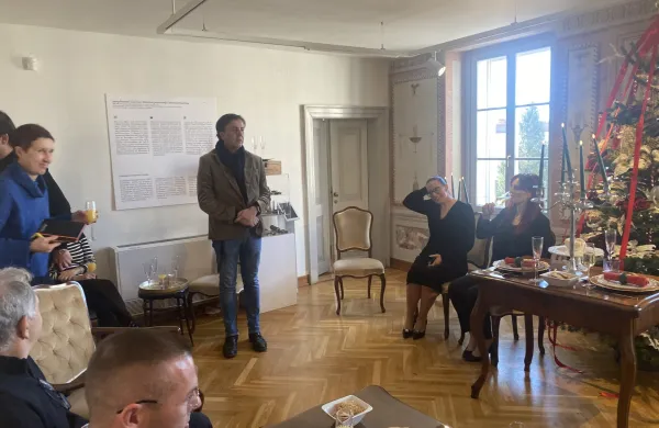 V Tartinijevi hi&scaron;i bo kmalu Sladka osmica s pikantnimi notami Vražjega trilčka