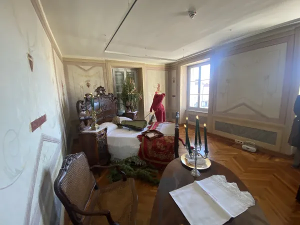 V Tartinijevi hi&scaron;i bo kmalu Sladka osmica s pikantnimi notami Vražjega trilčka