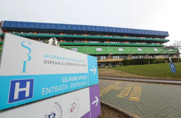 Izola, 05.01.2021Bolni&scaron;nica Izola, zunanjost, glavni vhod, Splo&scaron;na bolni&scaron;nica izola, SBI