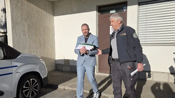 Robert Carvely sodi&scaron;če