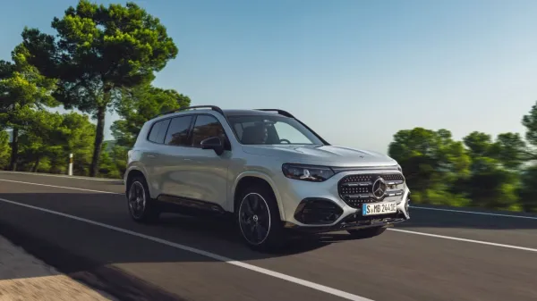 Električni GLB na ceste prihaja spomladi, hibridne izvedenke pa sledijo nekaj mesecev kasneje.