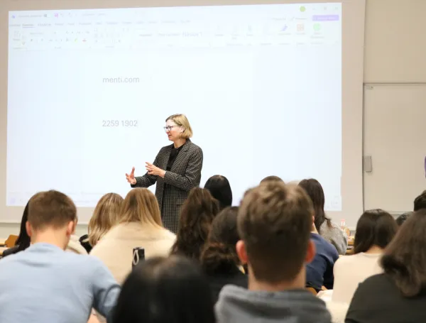 Tina Divjak, namestnica predsednika Komisije RS