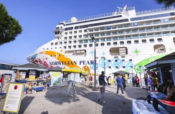 Koper, 02.11.2024Luka Koper, Potni&scaron;ki terminal, zadnja leto&scaron;nja križarka potni&scaron;ka ladja Norwegian PearlFoto:Tomaž Primožic/FPA