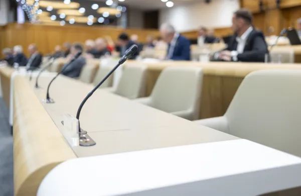 Ljubljana, DZ.Seja DS, na kateri so med drugim obravnavali predlog sklepa o ustanovitvi in nalogah komisij DS v novem mandatu ter predlog terminskega programa.