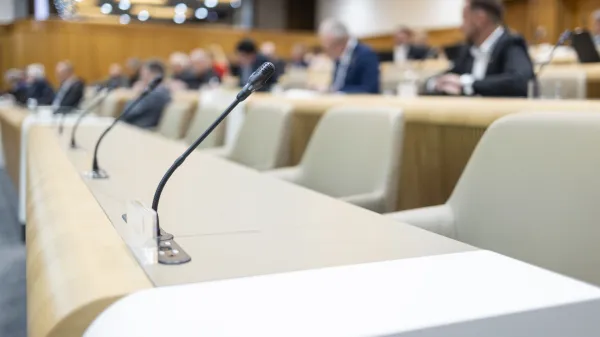 Ljubljana, DZ.Seja DS, na kateri so med drugim obravnavali predlog sklepa o ustanovitvi in nalogah komisij DS v novem mandatu ter predlog terminskega programa.