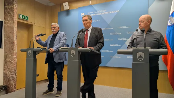 Ljubljana, ministrstvo za javno upravo.Novinarska konferenca Projektnega sveta za civilni nadzor nad izvajanjem projekta izgradnje drugega tira zelezniske proge Divaca-Koper.Clani projektnega sveta Emil Milan Pintar, Jadran Bajec in Damir Josipovic.