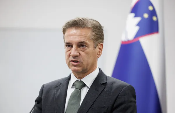 Predsednik vlade Robert Golob