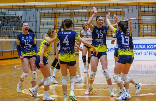 Koper, 13.12.2025Dvorana O&Scaron; Koper, Prva odbojkarska liga ženske,Luka Koper Volley - Ankaran