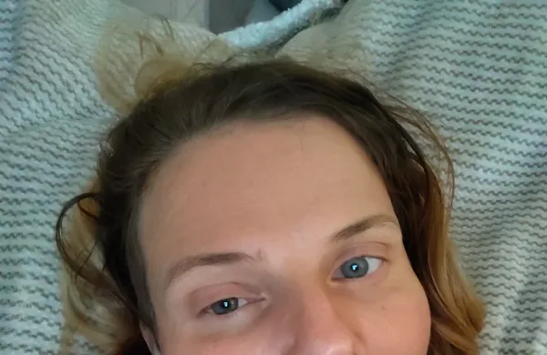 Eva Mo&scaron;kon v bolni&scaron;ki postelji