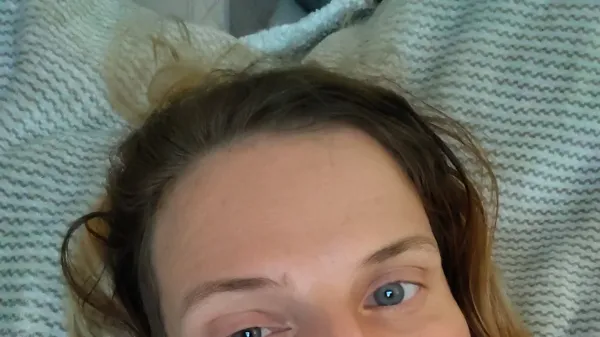 Eva Mo&scaron;kon v bolni&scaron;ki postelji