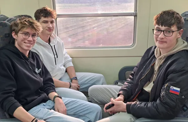 Dijaki mehatronike pravijo, da bi se moral vlak iz Nove Gorice proti Ajdov&scaron;čini vračati nekoliko pozneje