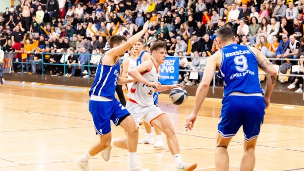 Postojnska mladost razorožila izku&scaron;ene Bistričane