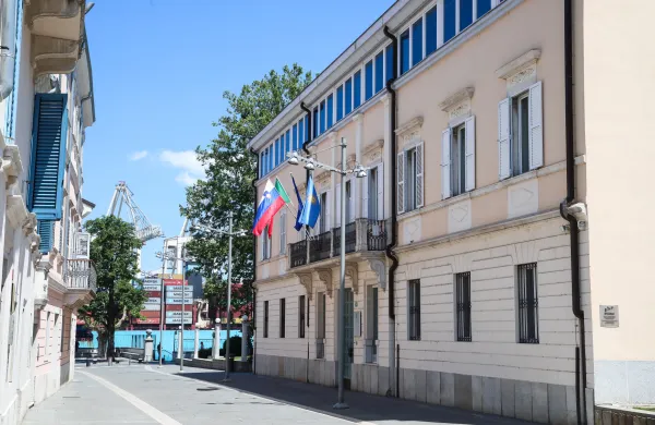 Koper, 12.06.2022Verdijeva ulica in obcinska stavba, Verdijeva 10