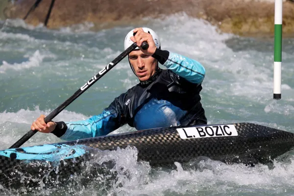 Ljubljana, kajakaski center Tacen.Trening slovenske reprezentance pred evropskih prvenstvom v slalomu na divjih vodah.Kajakas Luka Božič