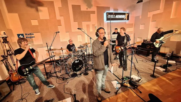 Zadnji radijski koncert Dan D v Studiu Hendrix je povezoval Andrej Karoli.