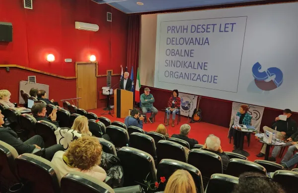 Obalni sindikalisti predstavili knjigo o prvih desetih letih delovanja organizacije
