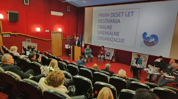 Obalni sindikalisti predstavili knjigo o prvih desetih letih delovanja organizacije