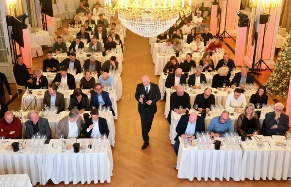 Z licitacije vin Vinakoper za izolsko pediatrijo