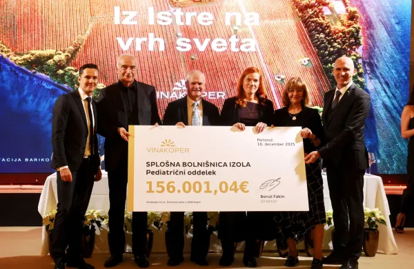 Z licitacije vin Vinakoper za izolsko pediatrijo