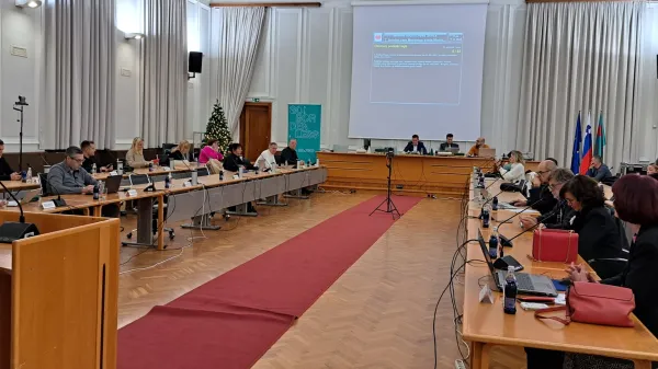 Včeraj&scaron;nja izredna seja novogori&scaron;kih mestnih svetnikov o poslovanju Zavoda GO!2025