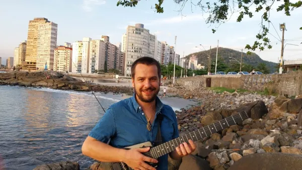 Tilen Kravos glasbenik iz Vrtojba živi v Brazilija