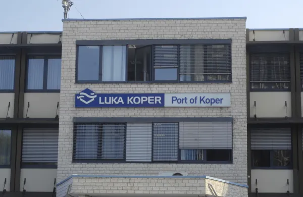 Nekdanji nadzorniki Luke Koper s pritožbo na ustavno sodi&scaron;če