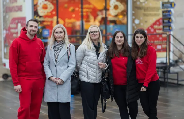 Primorske novice, Radio Capris, Tanja Robič (druga z leve), Sanja Vimpol&scaron;ek (3.)